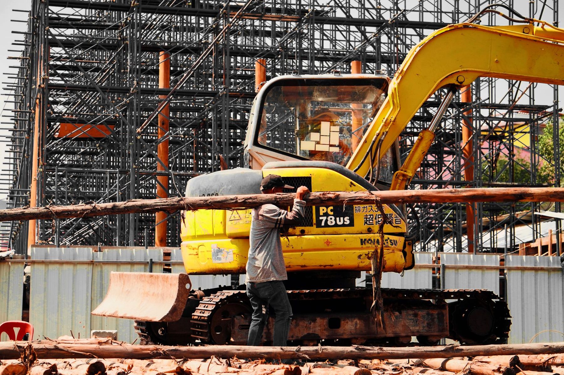 Excavatrice sur un chantier de construction